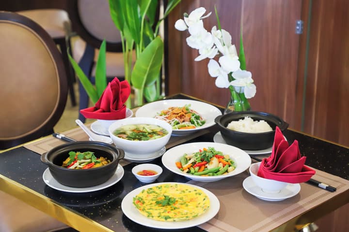 Golden Lotus Luxury Hotel Da Nang