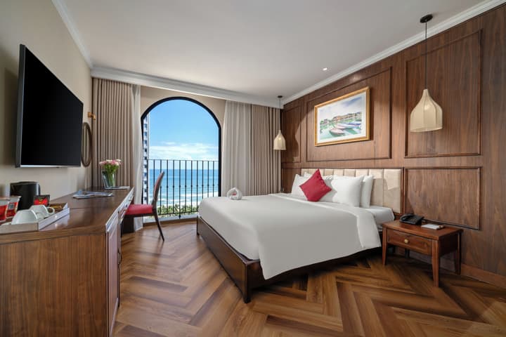 Golden Lotus Luxury Hotel Da Nang