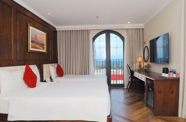Golden Lotus Luxury Hotel Da Nang