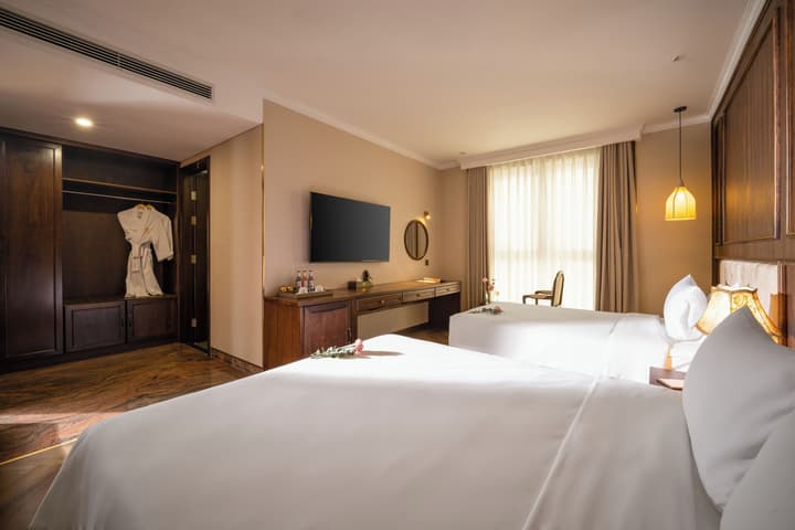 Golden Lotus Luxury Hotel Da Nang