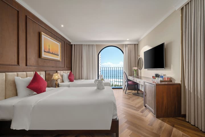 Golden Lotus Luxury Hotel Da Nang