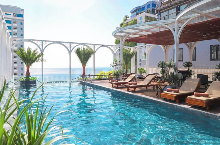 Golden Lotus Luxury Hotel Da Nang
