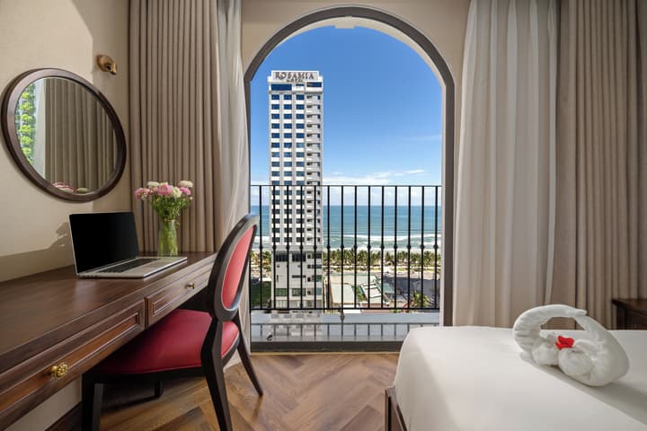 Golden Lotus Luxury Hotel Da Nang