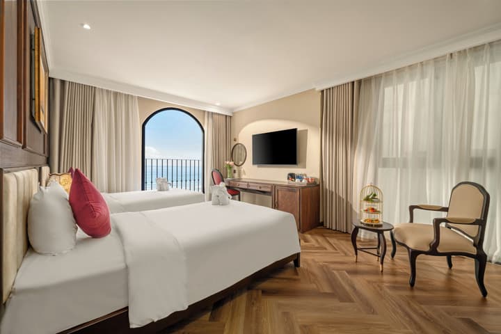 Golden Lotus Luxury Hotel Da Nang