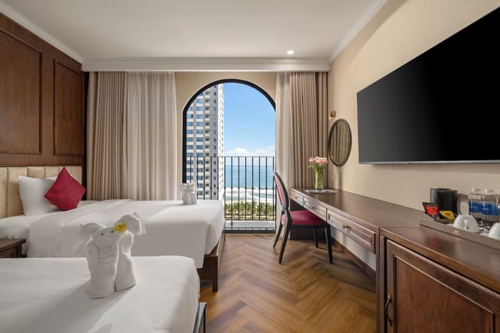 Golden Lotus Luxury Hotel Da Nang