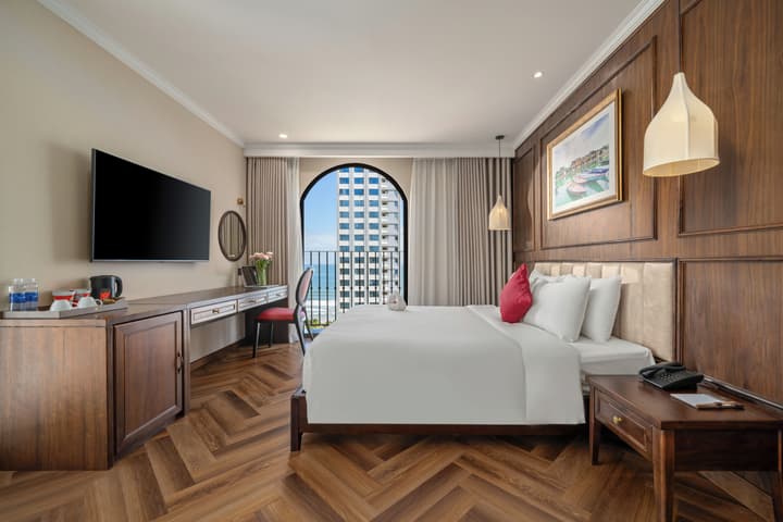 Golden Lotus Luxury Hotel Da Nang