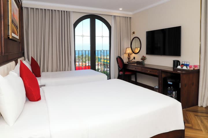 Golden Lotus Luxury Hotel Da Nang