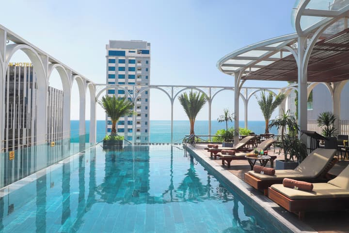 Golden Lotus Luxury Hotel Da Nang