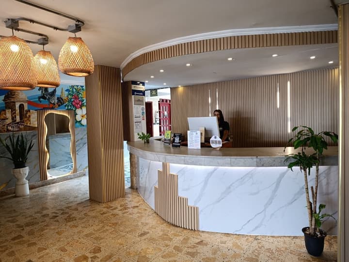Hotel Toledo FL