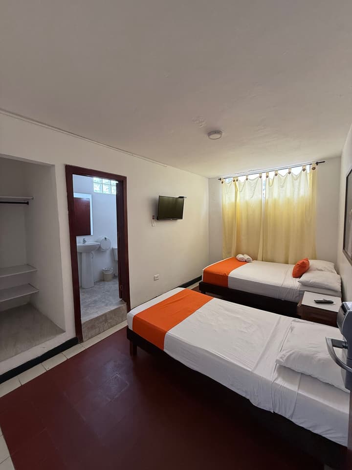 Hotel Toledo FL