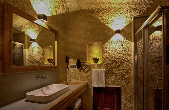 1811 Cave Hotel