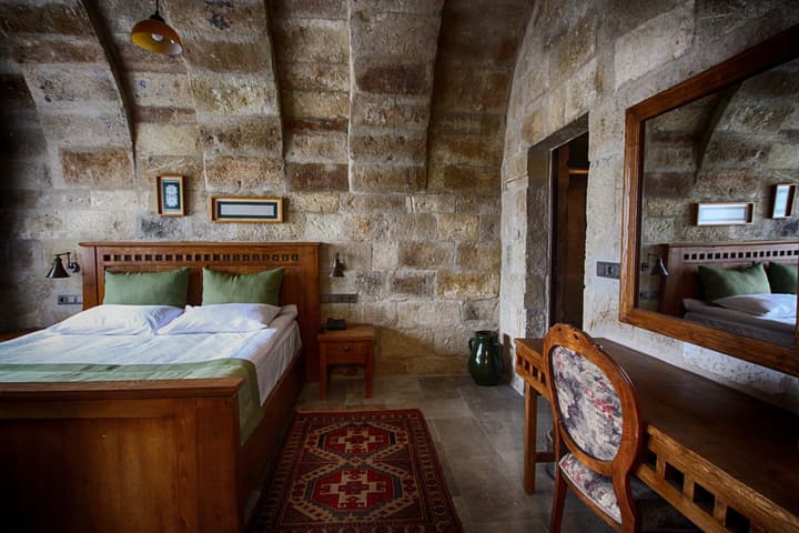 1811 Cave Hotel