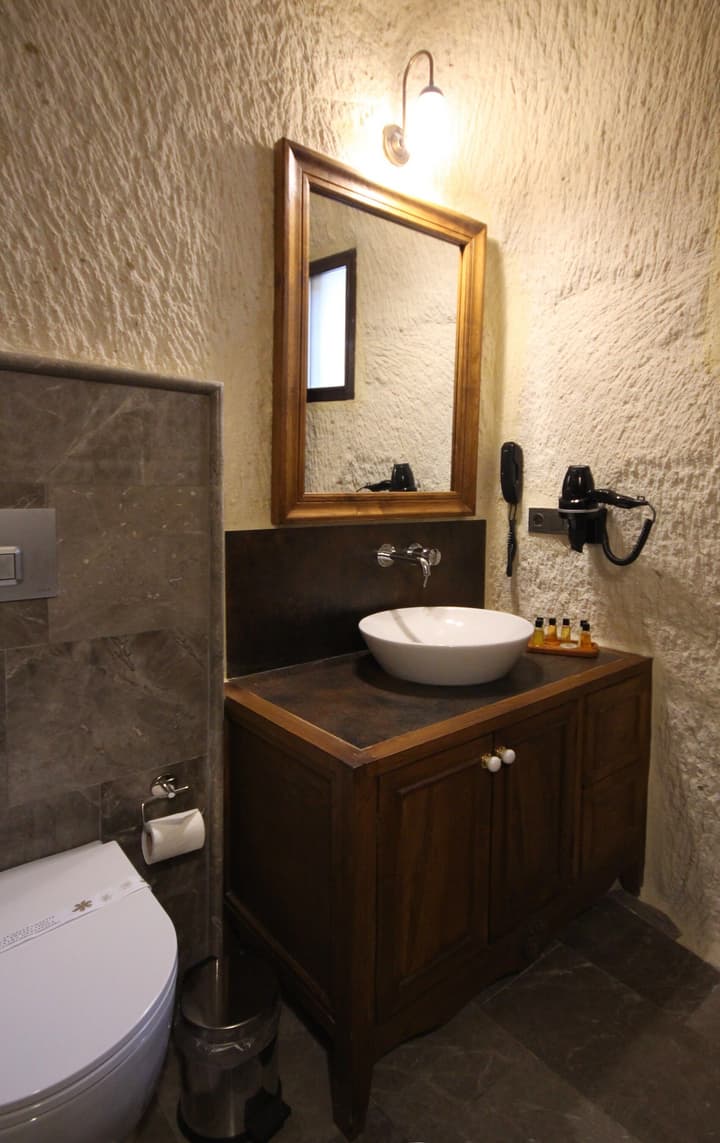 1811 Cave Hotel