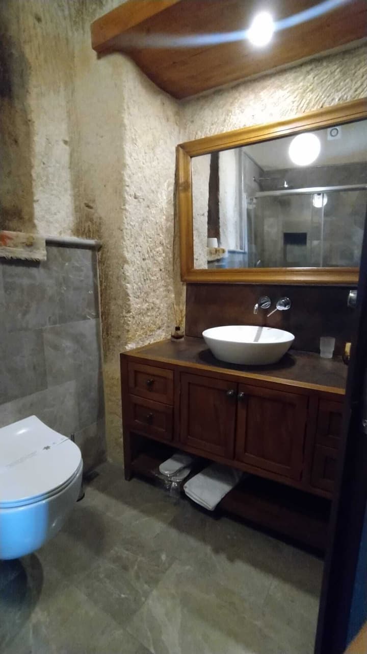 1811 Cave Hotel