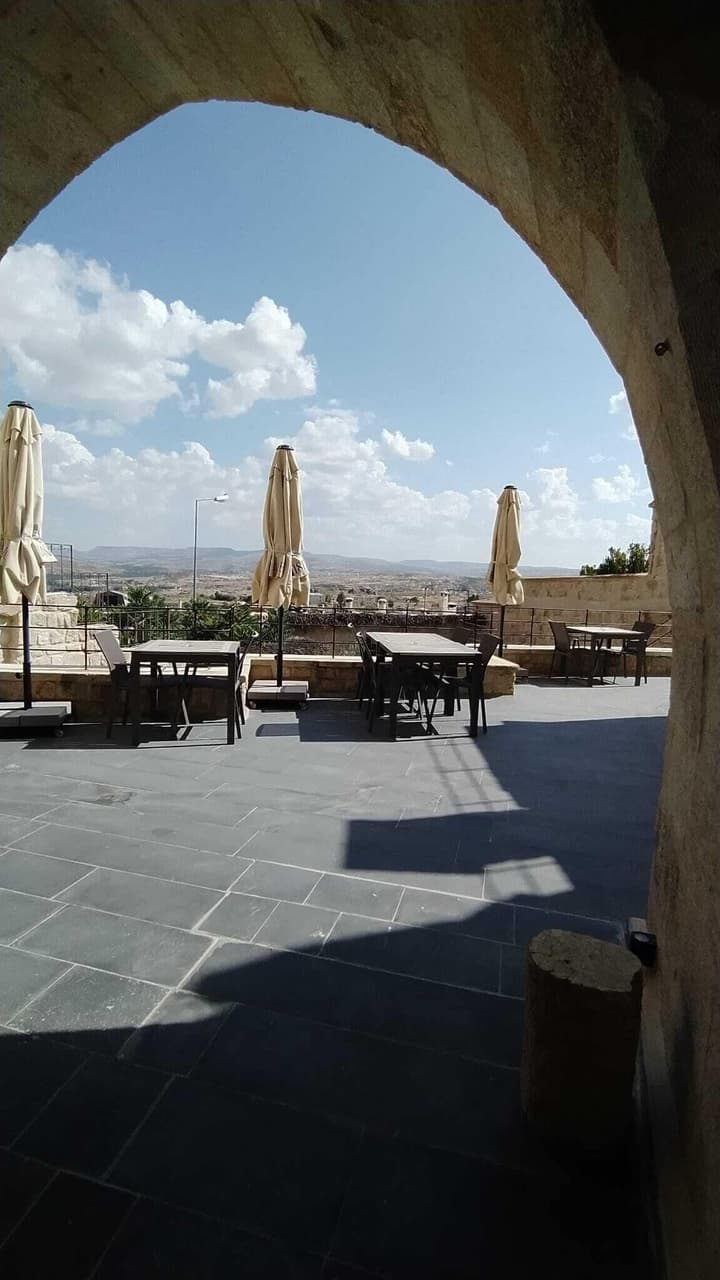 1811 Cave Hotel