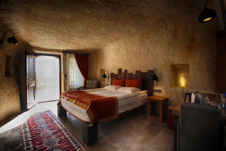 1811 Cave Hotel