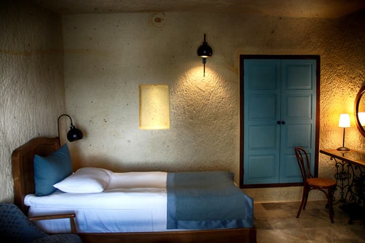 1811 Cave Hotel