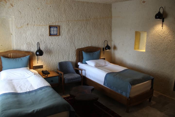 1811 Cave Hotel