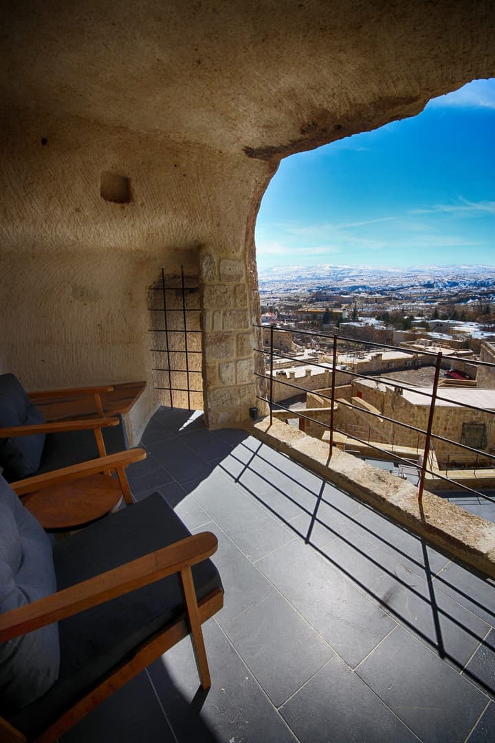 1811 Cave Hotel