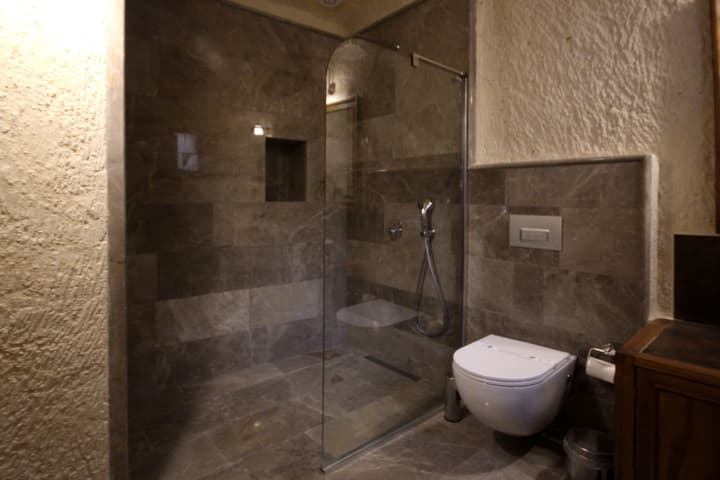 1811 Cave Hotel