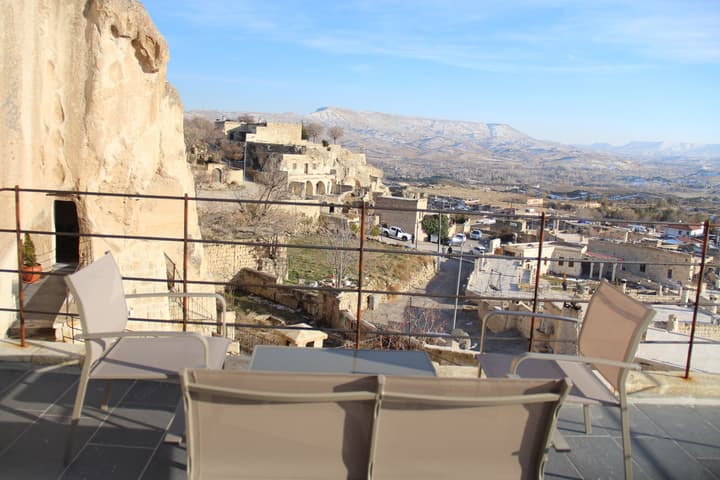 1811 Cave Hotel