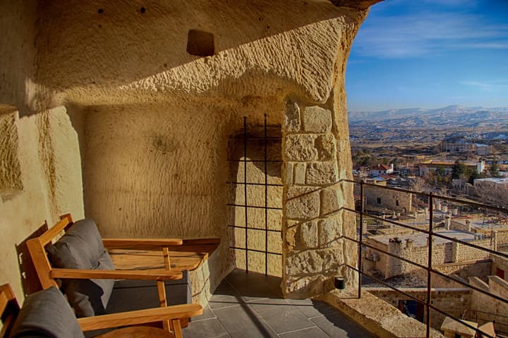 1811 Cave Hotel