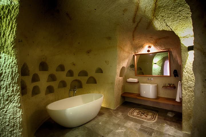 1811 Cave Hotel