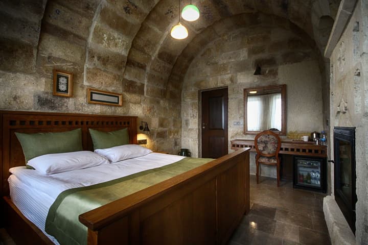 1811 Cave Hotel