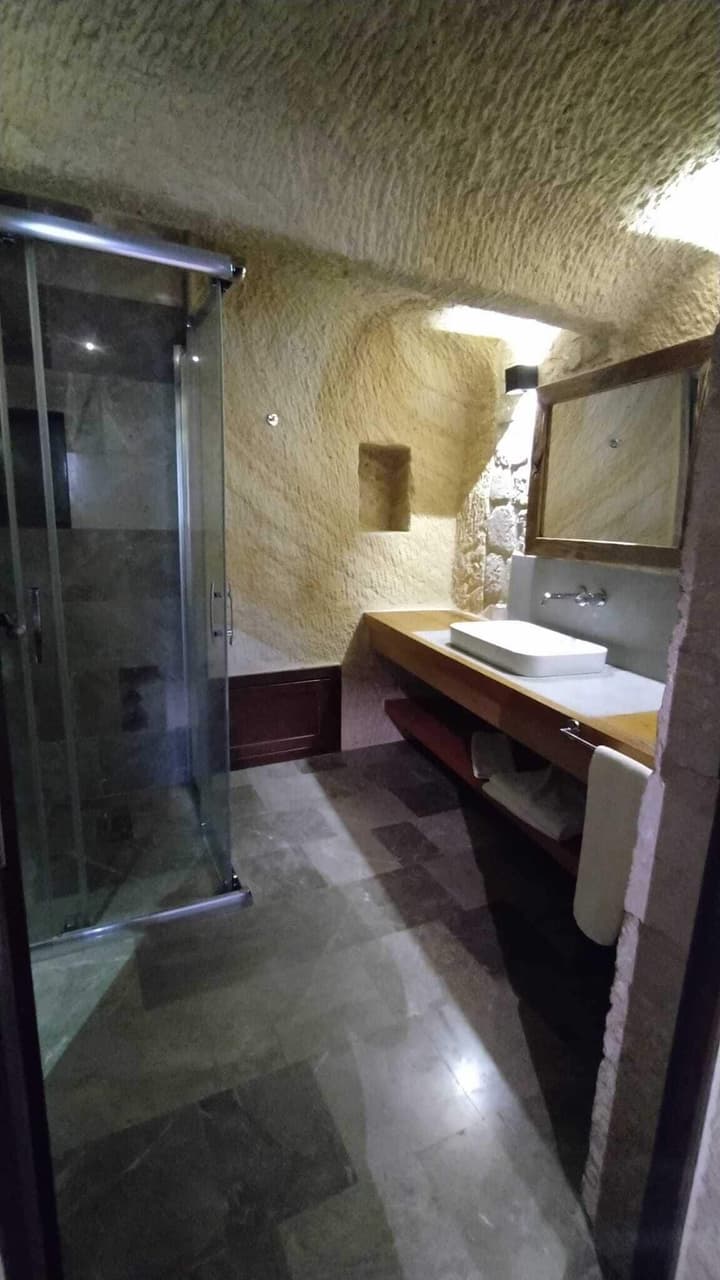 1811 Cave Hotel