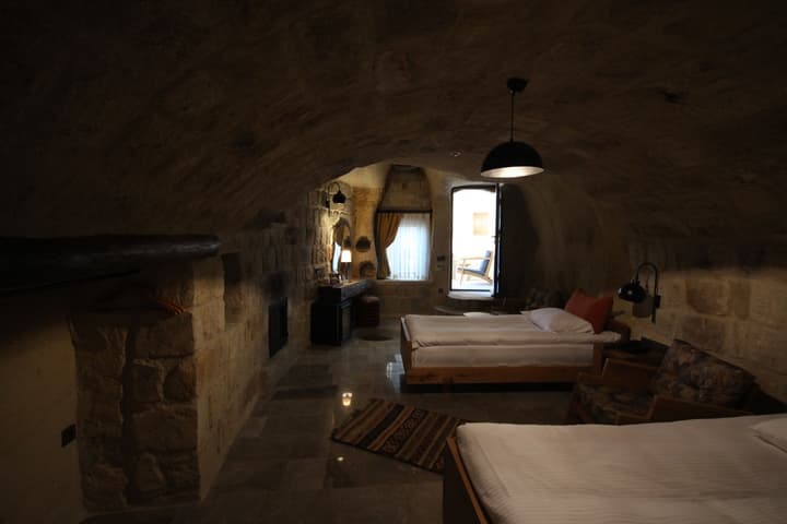 1811 Cave Hotel