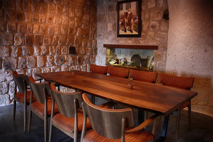 1811 Cave Hotel