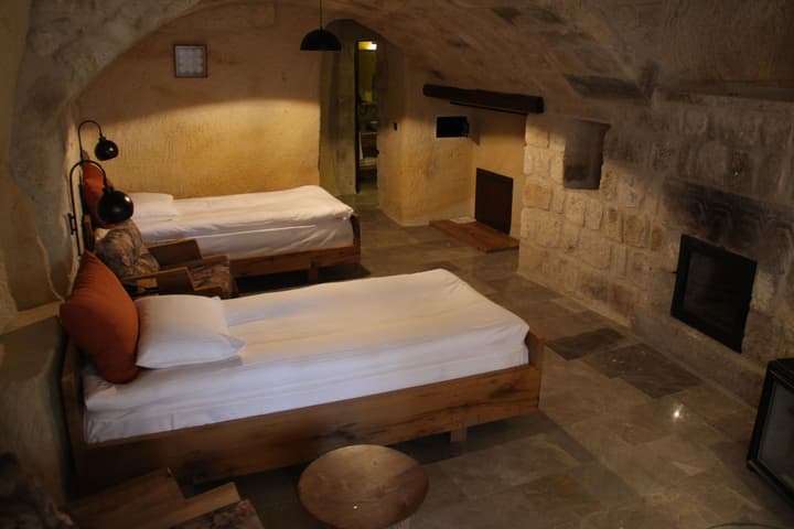 1811 Cave Hotel