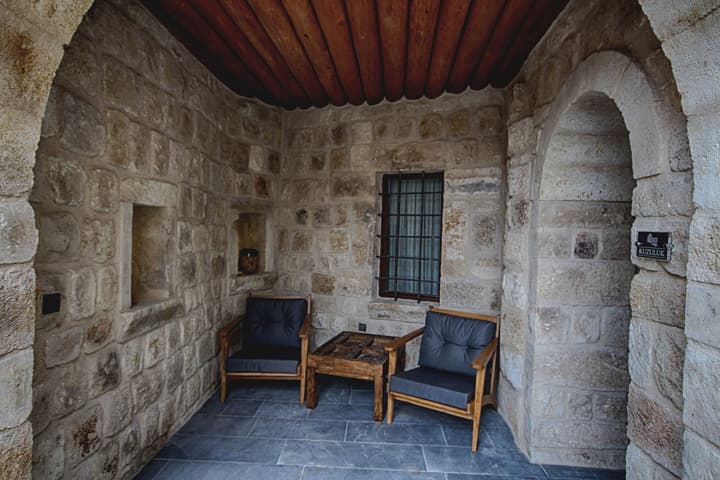 1811 Cave Hotel