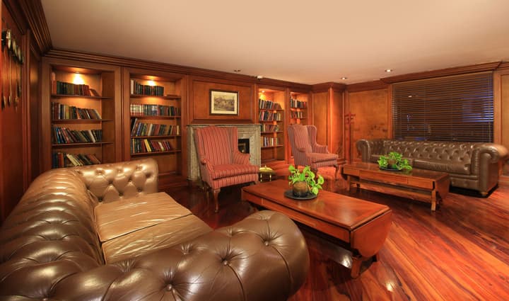 Hotel Windsor House Inn By GEH Suites