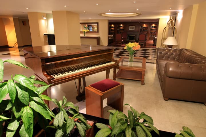 Hotel Windsor House Inn By GEH Suites
