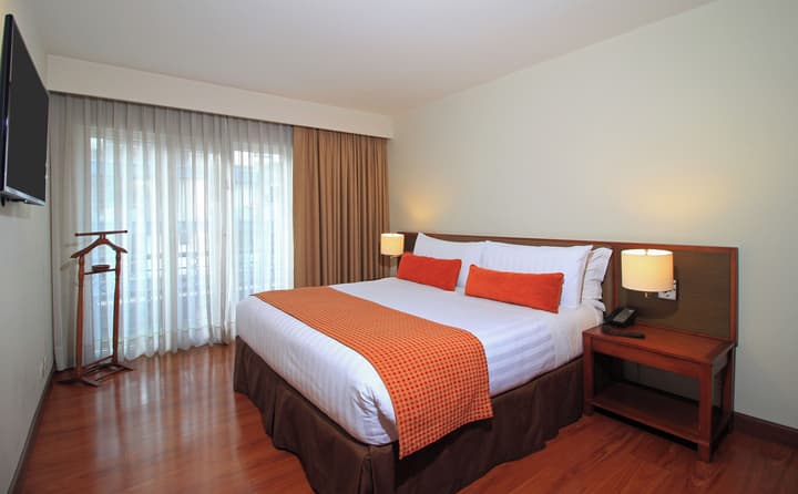 Hotel Windsor House Inn By GEH Suites