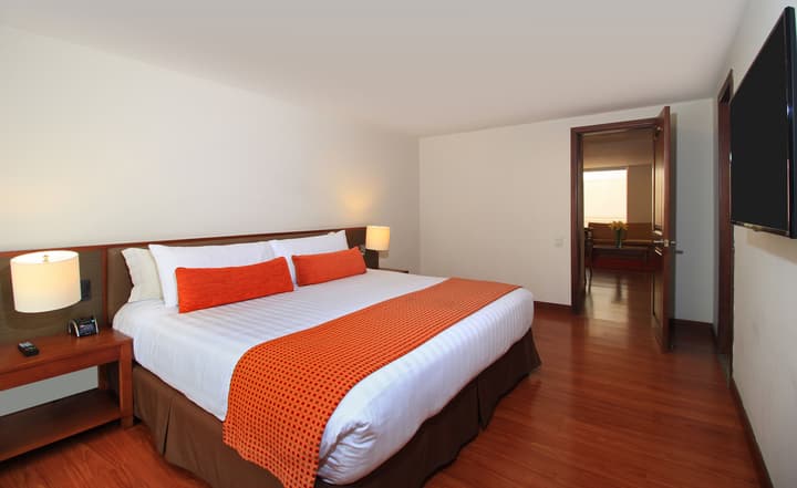 Hotel Windsor House Inn By GEH Suites