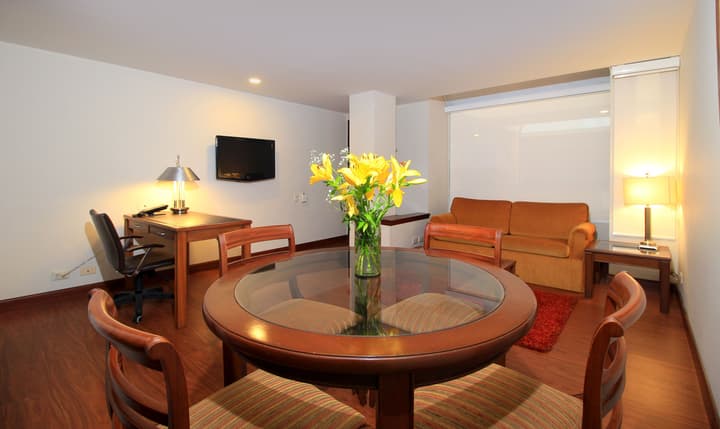 Hotel Windsor House Inn By GEH Suites