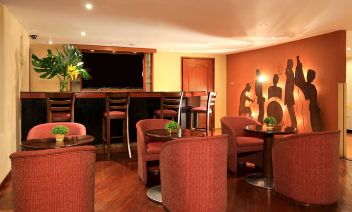 Hotel Windsor House Inn By GEH Suites