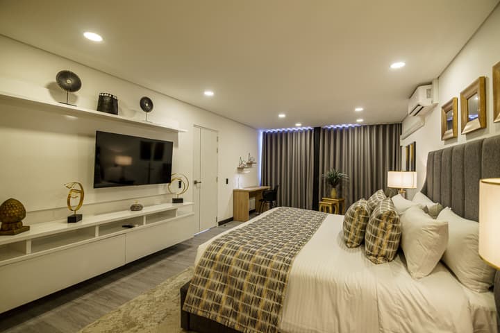 First Class Hotel