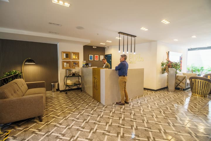 First Class Hotel