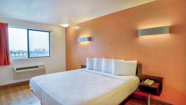 Studio 6 Suites Los Angeles, CA - Los Angeles - LAX