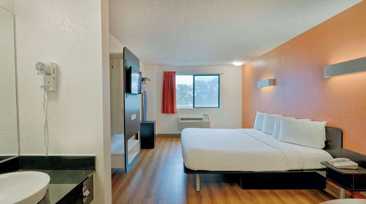 Studio 6 Suites Los Angeles, CA - Los Angeles - LAX
