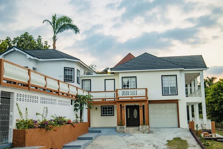Villa Solstice Luxury 4 Bedroom