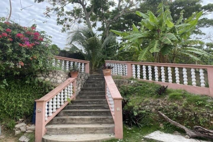 Yanceylargo Estate - Newly Renovated 3 Br Villa W Gorgeous Mountain Views 3 Bedroom Villa by RedAwning