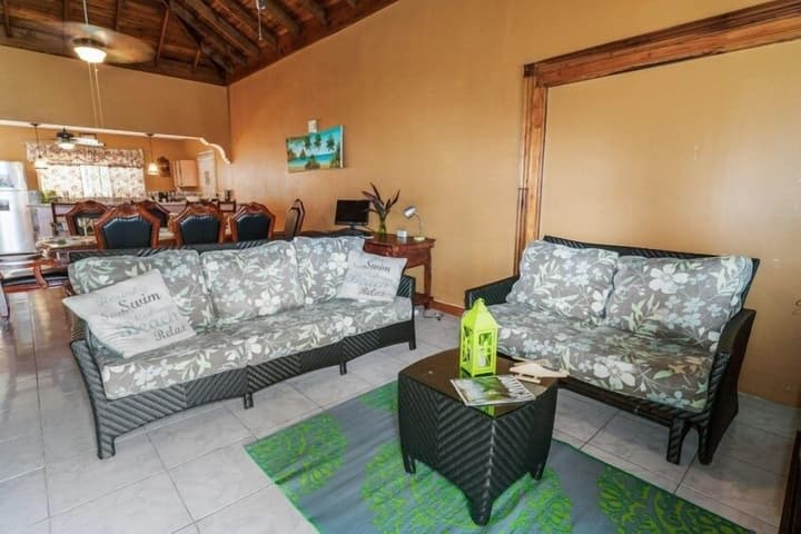 Yanceylargo Estate - Newly Renovated 7br Beautiful Two-story Estate Villa W Gorgeous Mountain View 7 Bedroom Villa by RedAwning