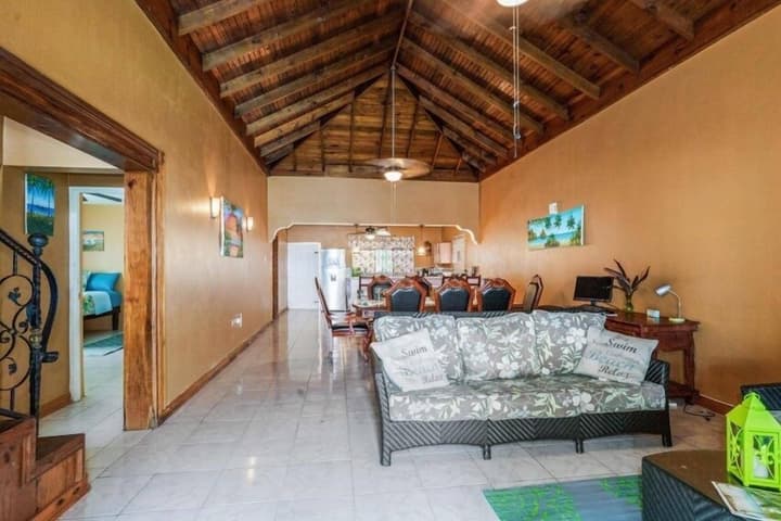 Yanceylargo Estate - Newly Renovated 7br Beautiful Two-story Estate Villa W Gorgeous Mountain View 7 Bedroom Villa by RedAwning