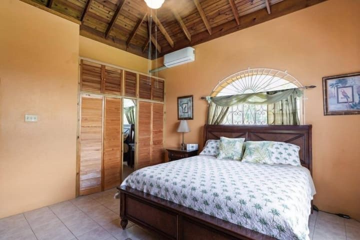 Yanceylargo Estate - Newly Renovated 7br Beautiful Two-story Estate Villa W Gorgeous Mountain View 7 Bedroom Villa by RedAwning