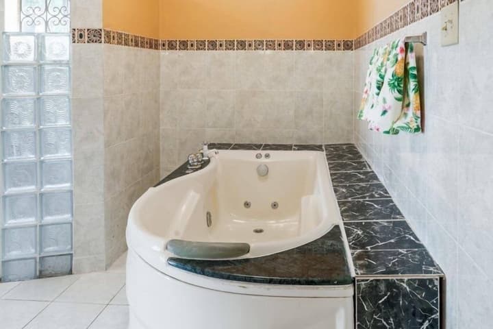 Yanceylargo Estate - Newly Renovated 7br Beautiful Two-story Estate Villa W Gorgeous Mountain View 7 Bedroom Villa by RedAwning