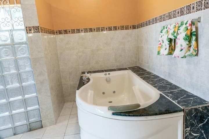 Yanceylargo Estate - Newly Renovated 7br Beautiful Two-story Estate Villa W Gorgeous Mountain View 7 Bedroom Villa by RedAwning